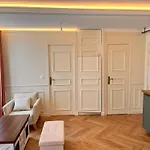 2 Bedrooms Cozy & Stylish, 15Min Walk From Eiffel Tower Garden