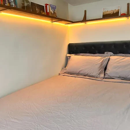 2 Bedrooms Cozy & Stylish, 15min Walk From Eiffel Tower Garden Apartment Paris