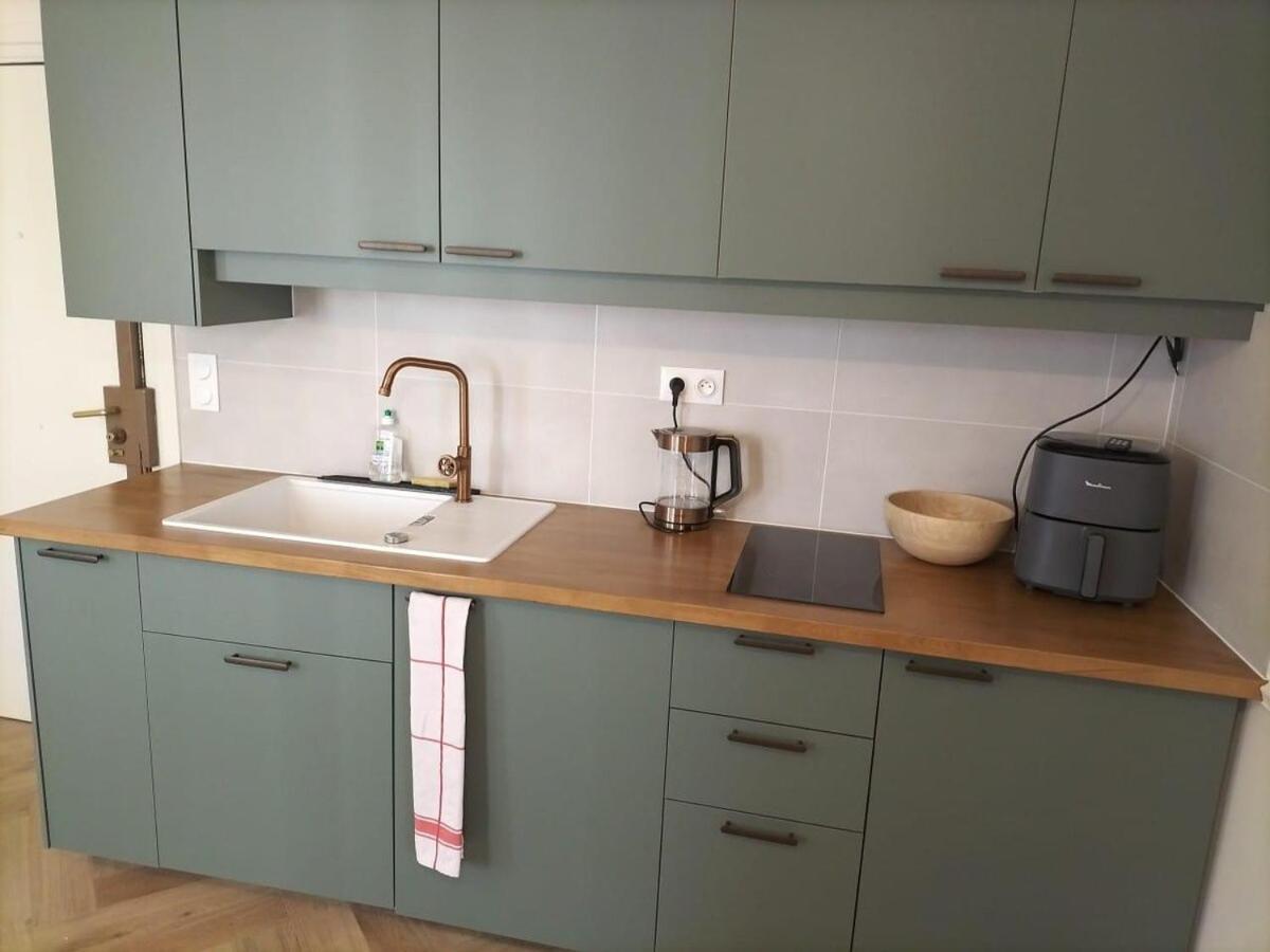 2 Bedrooms Cozy & Stylish, 15min Walk From Eiffel Tower Garden