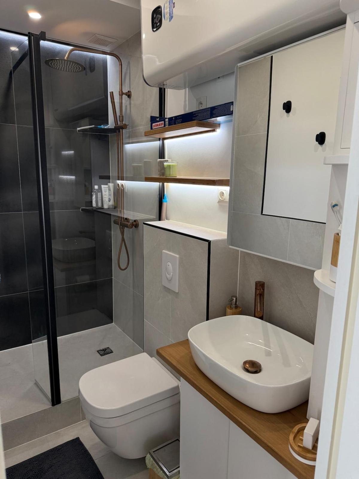 Apartment 2 Bedrooms Cozy & Stylish, 15min Walk From Eiffel Tower Garden